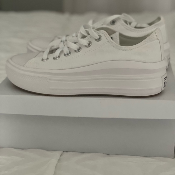 Converse White Canvas Sneakers Classic Design - Picture 1 of 8